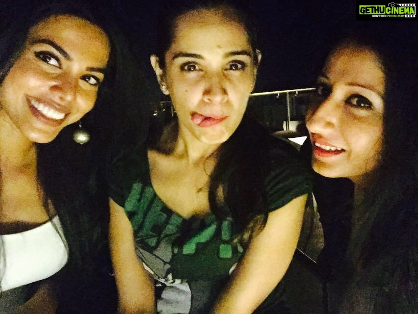 Natasha Suri Instagram - #latenight#shenanigans#friends#banter#ottersclub