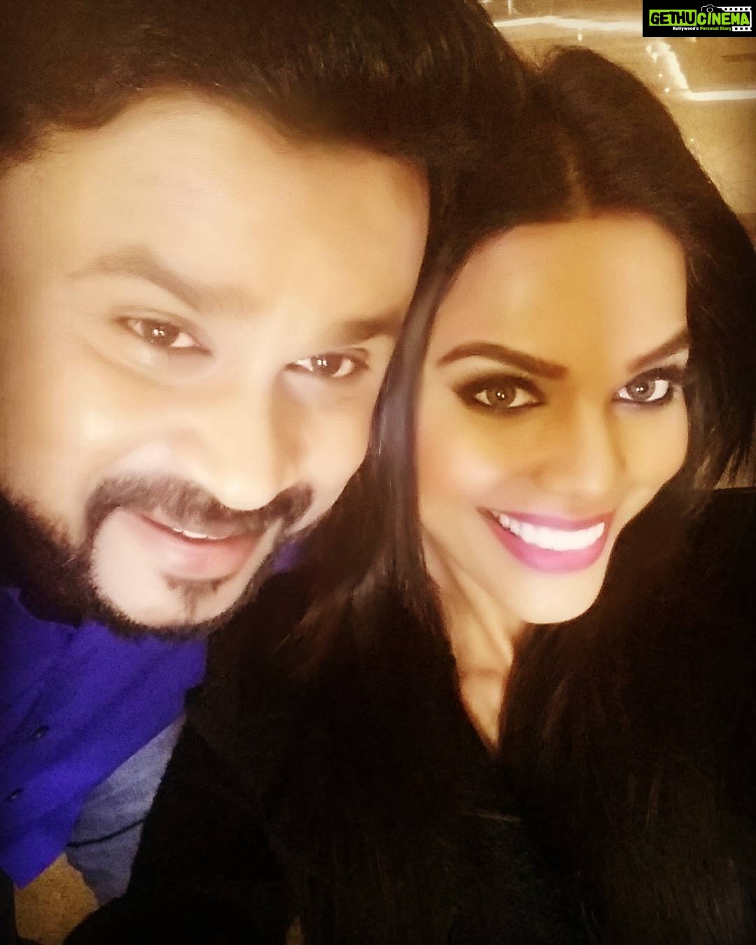 Natasha Suri Instagram - #malyalammovie #kingliar #shoot #onsets #superstar #dileep #SiddiqueLal #natashasuri #debutante #kingliarmovie