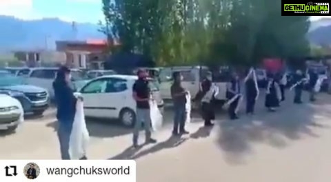 Natasha Suri Instagram - Vande Mataram!! 🙏❤️ Gratitude to our brave Indian soldiers, ALWAYS!!! #Repost @wangchuksworld • • • • • • With white scarves Ladakhs's youth pay tribute to the Galwan valley martyrs as their bodies reach Leh hospital. . . Shaheedon ke chitaon par lagengay har baras melai, Watan pe marne waalon ki baaqi yahin nishan hogi! . . Keep up the #boycottmadeinchina #softwareinaweekhardwareinayear . . #galwanvalley #galwan #ladakhi #indianarmy #saheed #armyjawan #tribute #martyrs #jaihind #jaihind🇮🇳 #bharatmatakijay #soldier #indiafirst