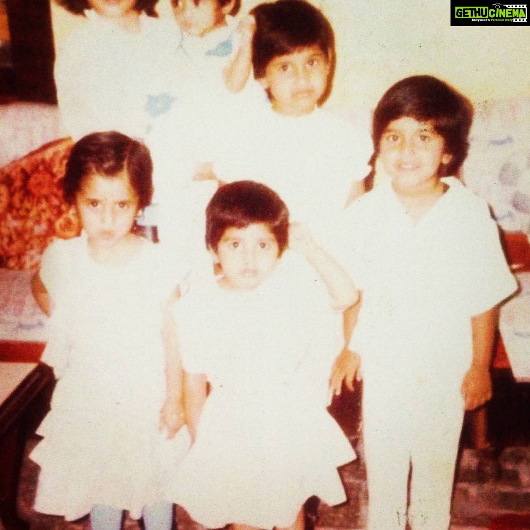 Natasha Suri Instagram - Surisisters#childhood#allwhite#3#girlpower#meontheright#whitepants
