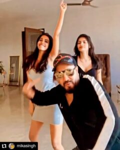Natasha Suri Instagram - #Repost @mikasingh • • • • • • Tuesday madness with two hotties… me and @natashasuri didn’t let her dance.. poor @isonaliraut 😂😂😂❤️. #reels #sawanmeinlaggayiaag #mikasingh #natashasuri #sonaliraut