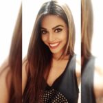 Natasha Suri Instagram – I think, red lips suit me…💋👄
#natashasuri