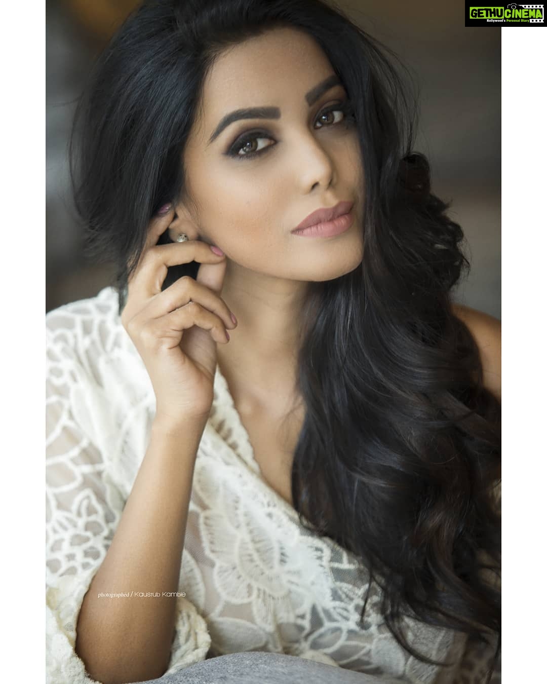 Natasha Suri Instagram - Shot by @kaustubh_19 #natashasuri