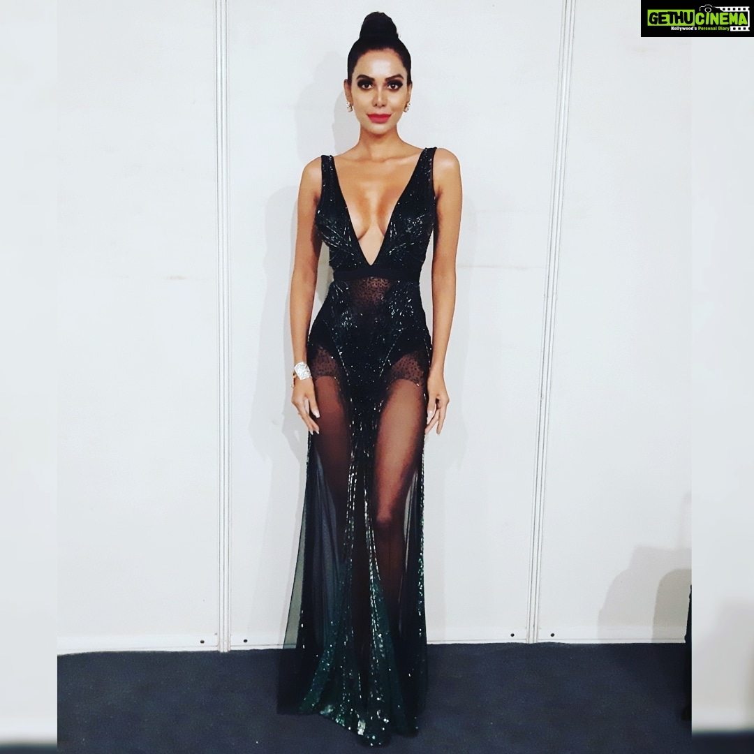 Natasha Suri Instagram - #natashasuri at #iifa2019 Gown by my fav @gavinmiguelofficial ❤
