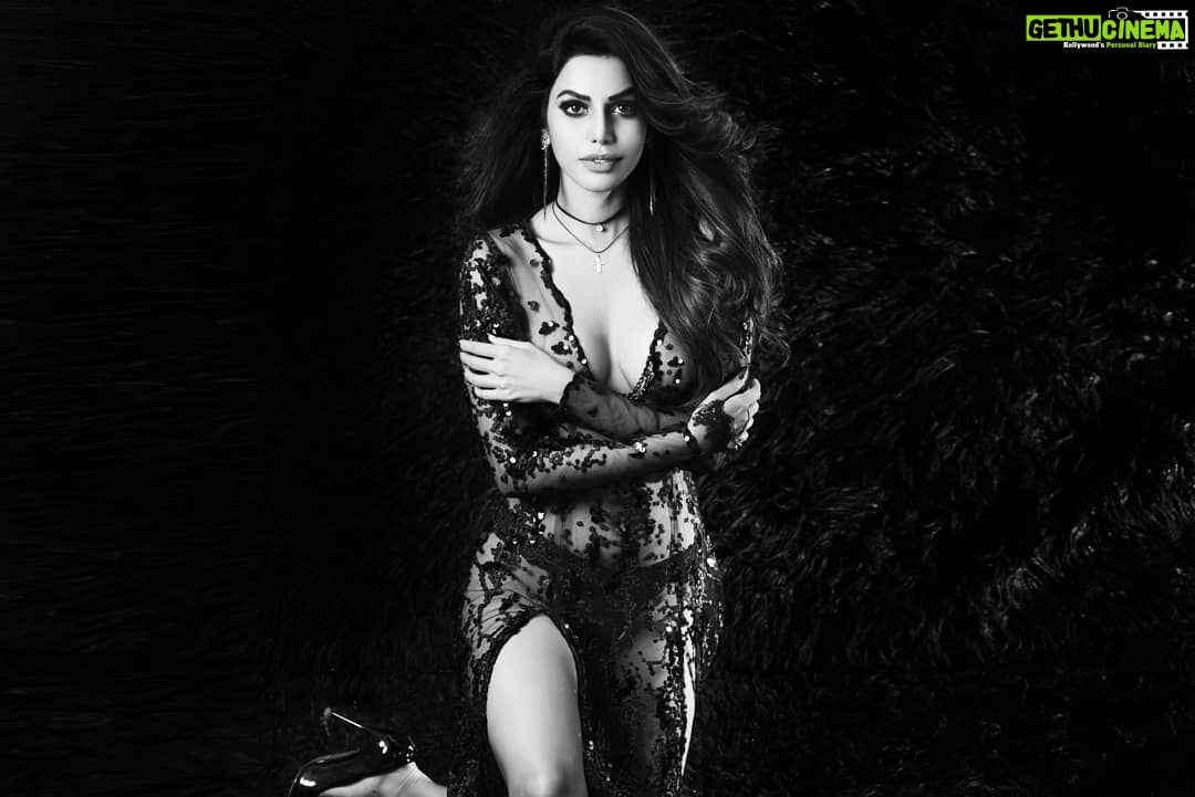 Natasha Suri Instagram - #natashasuri Shot by @haiderkhanhaider Styled by @retesh_retesh