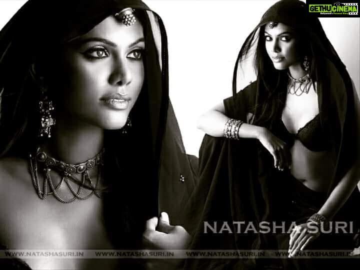 Natasha Suri Instagram - #Rudali ways.. 🤪 Shot by @munnasphotography #NatashaSuri #actor
