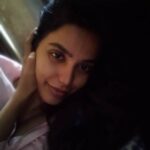 Natasha Suri Instagram - Morning!!!!❤️ Ps: This hand that you see on my cheek is my own hand. I know it looks like a man's hand. But what to do, my limbs are indeed non dainty..😒😑🤪🥴