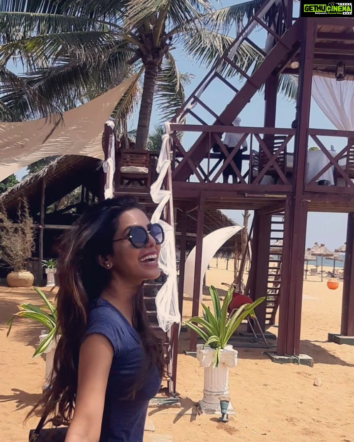 Natasha Suri Instagram - Loving Sri Lanka...!! Post my stage show performance there, we got to exploring Colombo city at its best. #Traveller #Explorer