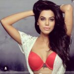 Natasha Suri Instagram –