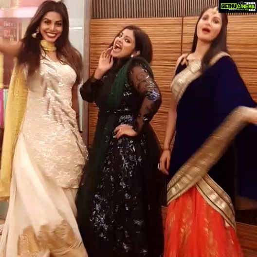 Natasha Suri Instagram - Drama Queens! Boomerang video courtesy by the awesome @seems_awesome #SuriSisters #WeddingShenanigans