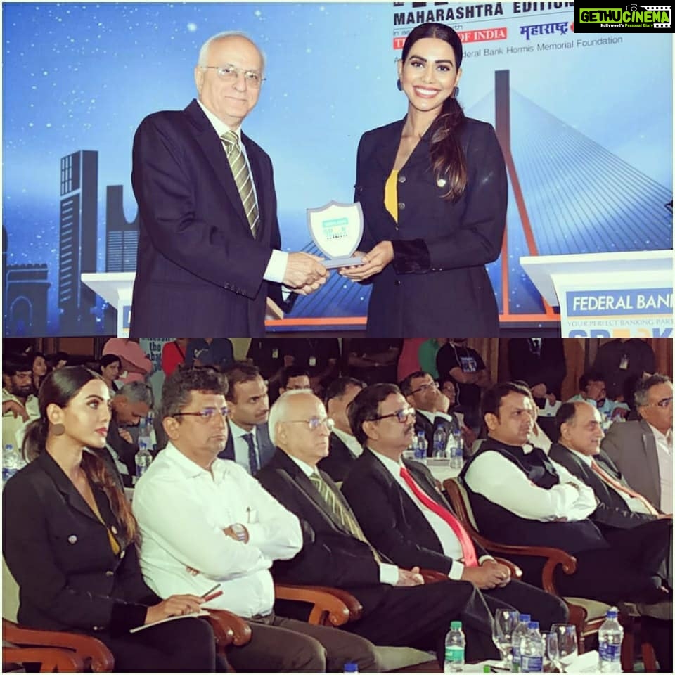 Natasha Suri Instagram - Was invited to the power-packed 'Speak for India' event as a Chief guest, along with our enterprising Chief Minister of Maharashtra Mr Devendra Phadnavis & one of India's most respected lawyer Mr Ujjwal Nikam. 🙏Always so lovely to be in esteemed company of achievers & leaders!! @devendra_fadnavis #ujjwalnikam #natashasuri #DevendraPhadnavis #SpeakForIndia Taj Lands End, Mumbai