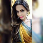 Natasha Suri Instagram - Saheli ki Shaadi❤️ Wearing my fav @ritukumarhq #natashasuri #ritukumar