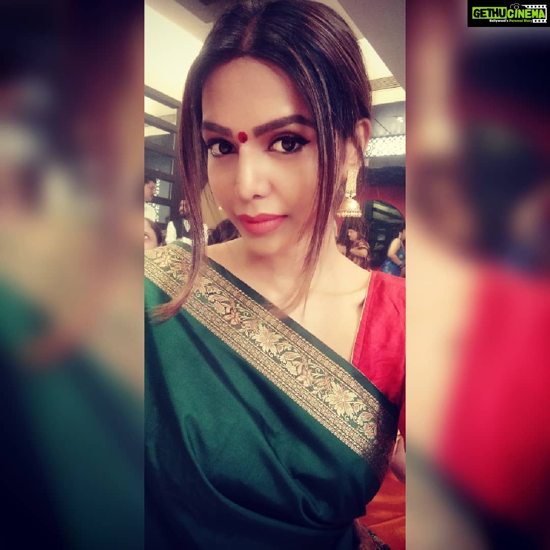 Natasha Suri Instagram - South Indian girls look best when in their south Indian avatars!! #TeluguRoots #Aiyyo