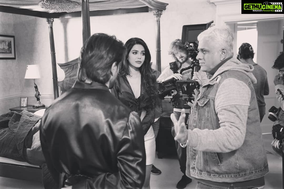 Natasha Suri Instagram - Why so serious?! On sets of #Aadat #AadatDiaries #NatashaSuri #KaranSinghGrover #bhushanpatel #Bollywood