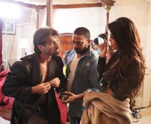 Natasha Suri Instagram - Say that again!? #Aadat #AadatDiaries #NatashaSuri #karansinghgrover #OnSet #Shoot #Bollywood #Actors