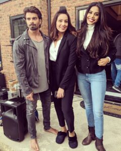 Natasha Suri Instagram - Wishing my sincere co-actor @iamksgofficial a speedy recovery from the leg fractured by an accident on the sets of our film #Aadat!! Sure you will be on your feet real soon with all the love & nurturing from @bipashabasu ❤️
#Aadat #Bollywood #mikasingh #vikrambhatt #bhushanpatel #natashasuri
🌻🌼🌻
