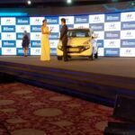 Natasha Suri Instagram – Hyundai’s ‘All New Santro- India’s Favourite Family Car’ is back again in all its glory!! Had such a wonderfully successful launch show with the oh-so-charming @iamsrk !! My outfit by @asbaabofficial 
#natashasuri # shahrukhkhan #hyundai #allnewsantro Taj Palace, New Delhi