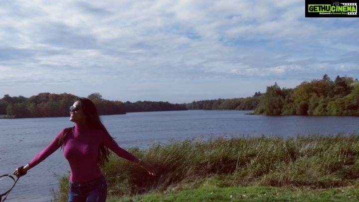 Natasha Suri Instagram - Virginia lake #London
