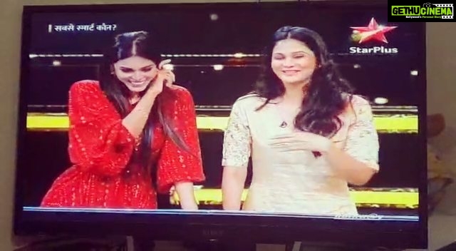 Natasha Suri Instagram - This duh moment! 😂😂 @sabsesmartkaunn @optimystixmedia #natashasuri #rupalisuri