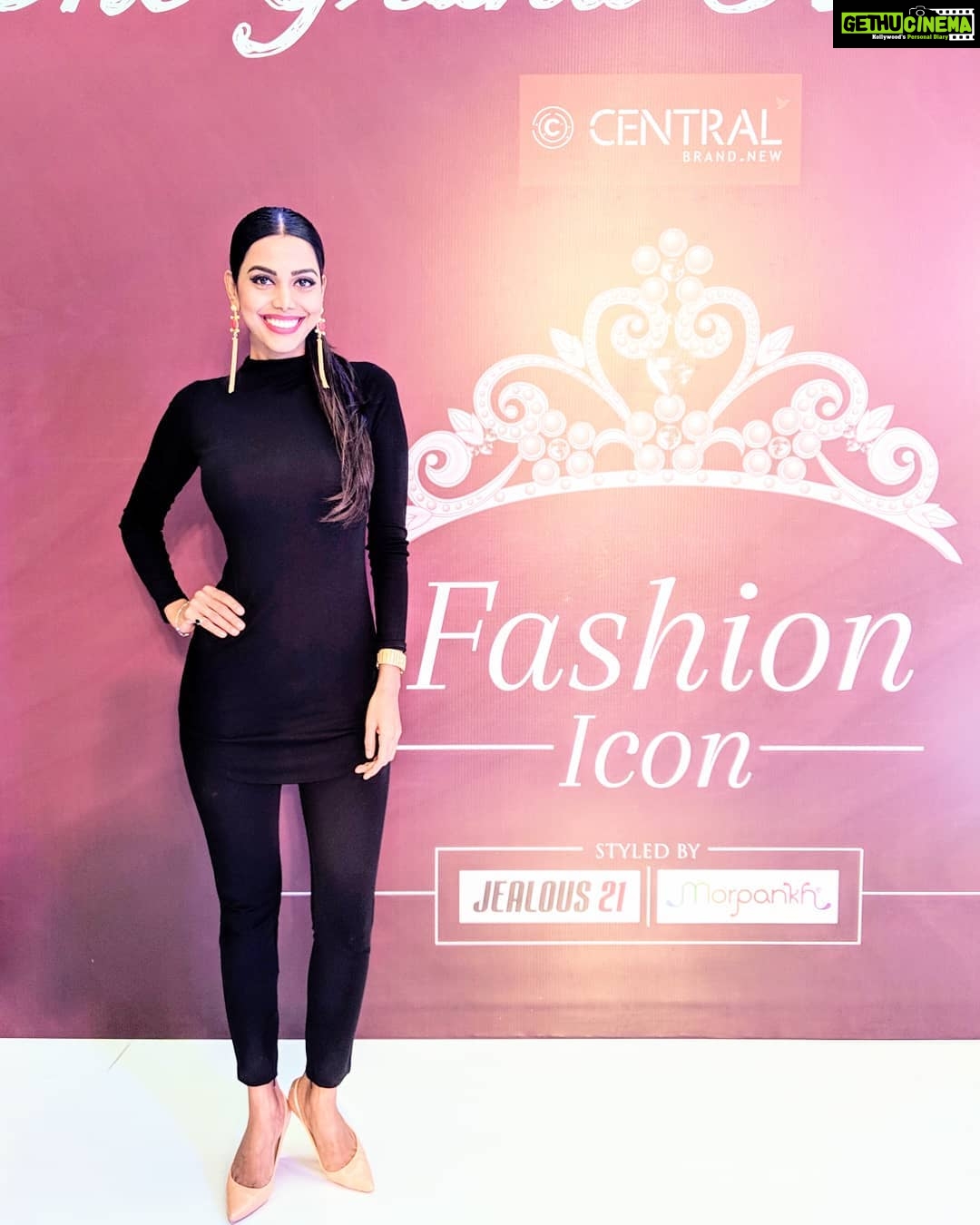 Natasha Suri Instagram - Super full circle experience to mentor the gorgeous aspiring #MissDiva 2018' contestants!!!! My beautiful co-judges @krishikalulla @soares_diandra @missindiaorg @rameshdembla #MissIndia #NatashaSuri