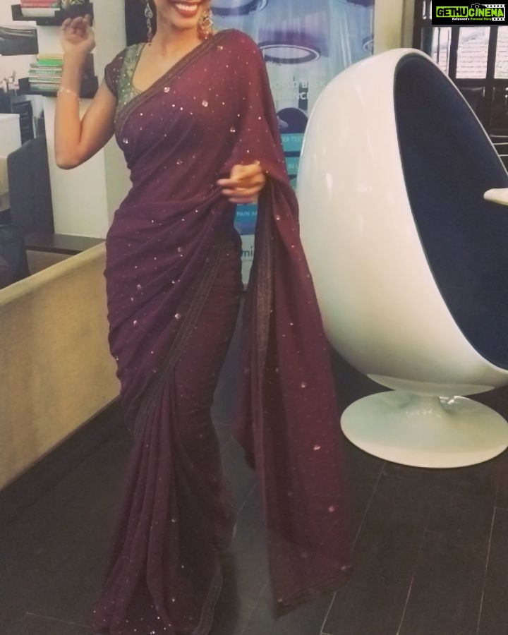 Natasha Suri Instagram - Dunno why I cudnt scroll the video down! Why is my head getting cut on insta?Nonetheless, Headless drama queen!!
