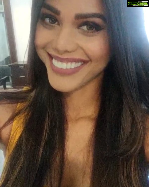Natasha Suri Instagram - Shoot mode for @cosmicsmile_india #natashasuri
