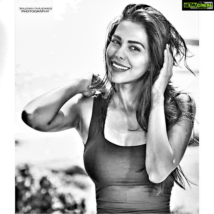 Natasha Suri Instagram - #natashasuri #shootmode #bhanupriyavirgin #bollywood