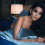 Natasha Suri Instagram - Keep it classy!! Shot by the talented gem Kaustubh Kamble @kaustubh_19 #natashasuri