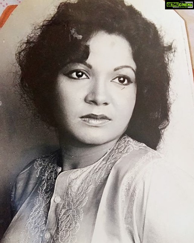 Natasha Suri Instagram - says, “Did you know my mother came to Mumbai alone at a young age, without having any family/friends here or even substantial money, against her parents wishes, from her small hometown in Telangana, to become an actor/model & to make something out of her life. She came to this city, learnt to speak hindi(which she dint know a word of initially), groomed herself, learnt kathak, got a day job to sustain herself, acted in 2 telugu films & modelled for few brands, until she settled into domesticity in Mumbai & had us 3 girls! I salute her grit & courage to follow her dreams, inspite of odds. All I ever want to do is make her proud. She is FOREVER my motivation, my inspiration & my number 1. ‘I AM because YOU are, MAA!’”❤️#RadhaSuri #NatashaSuri #RupaliSuri #SoniyaSuri