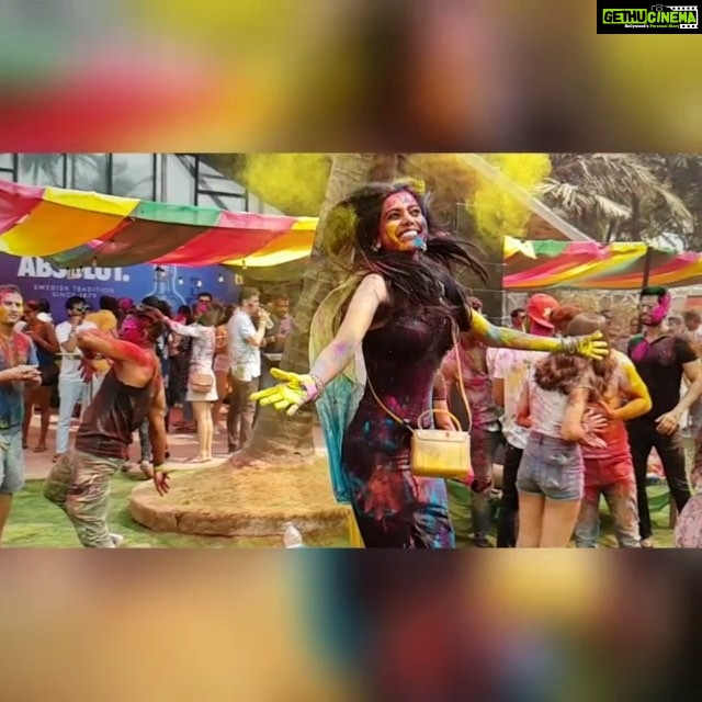 Natasha Suri Instagram - Holi 2018’ at the ‘Times Holi Party’ in Mumbai. I absolutely love Holi, its one of my favourite Indian festivals. Just got my hands on this video, hence posting now. Even though I am late by a week to upload this, I say happy memories are never outdated! These fab shots taken by #atulkasbekar on the new @samsung_s9_new @samsungindia @samsungmobile #NatashaSuri #TimesOfIndia #TimesHoliParty #samsungindia #samsunggalaxys9 #s9 #GalaxyS9 #TheCameraReimagined