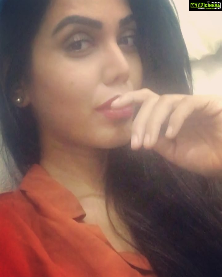 Natasha Suri Instagram - Morning World!❤️Love Mondays..!!