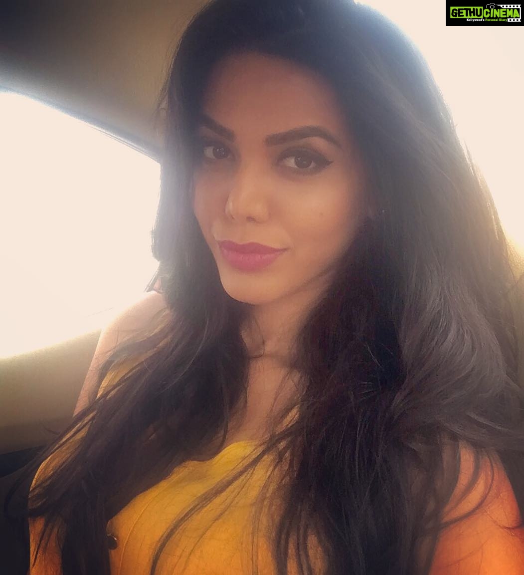 Natasha Suri Instagram - Night! #NatashaSuri