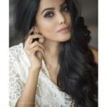 Natasha Suri Instagram - Holaaaa!! New shoot! Shot by @kaustubh_19 Makeup & hair by @sagarmakeupandhair #natashasuri #actor #missindiaworld @missindiaorg