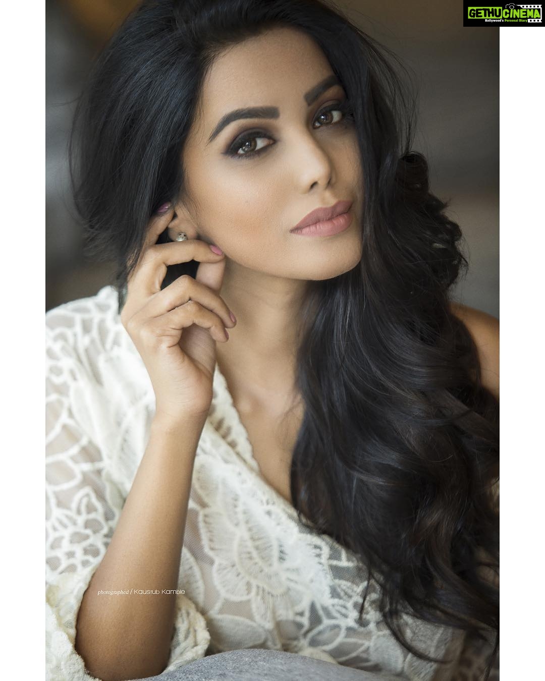 Natasha Suri Instagram - Holaaaa!! New shoot! Shot by @kaustubh_19 Makeup & hair by @sagarmakeupandhair #natashasuri #actor #missindiaworld @missindiaorg