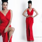 Natasha Suri Instagram - A different day of red! This one is my fav pic in this series! #natashasuri