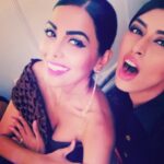 Natasha Suri Instagram - Goofing around backstage minutes before we begin the show#BackstageShenanigans#actor#host#model