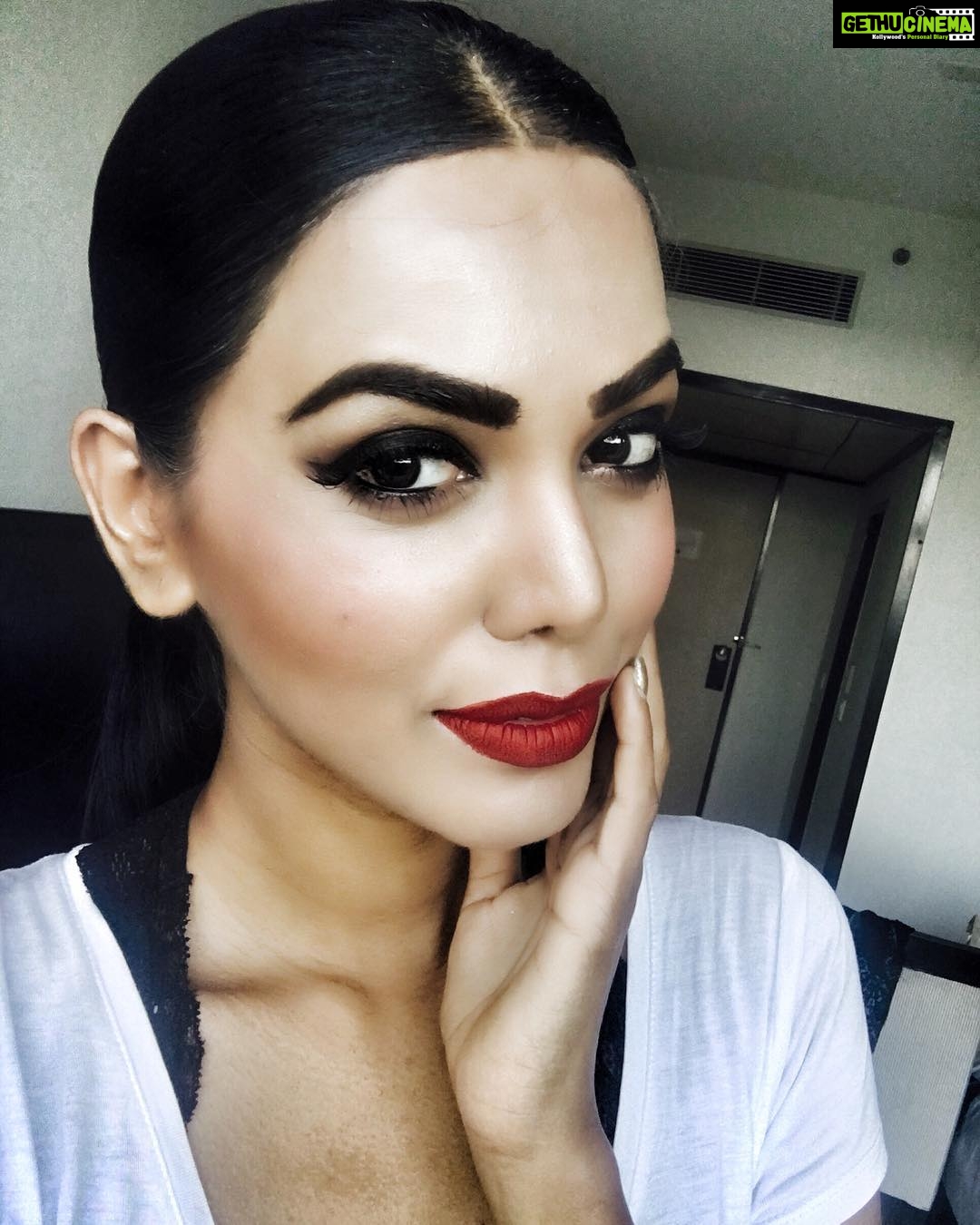Natasha Suri Instagram - #NatashaSuri#Vishakhapatnam#Vizag#Showtime#Actor