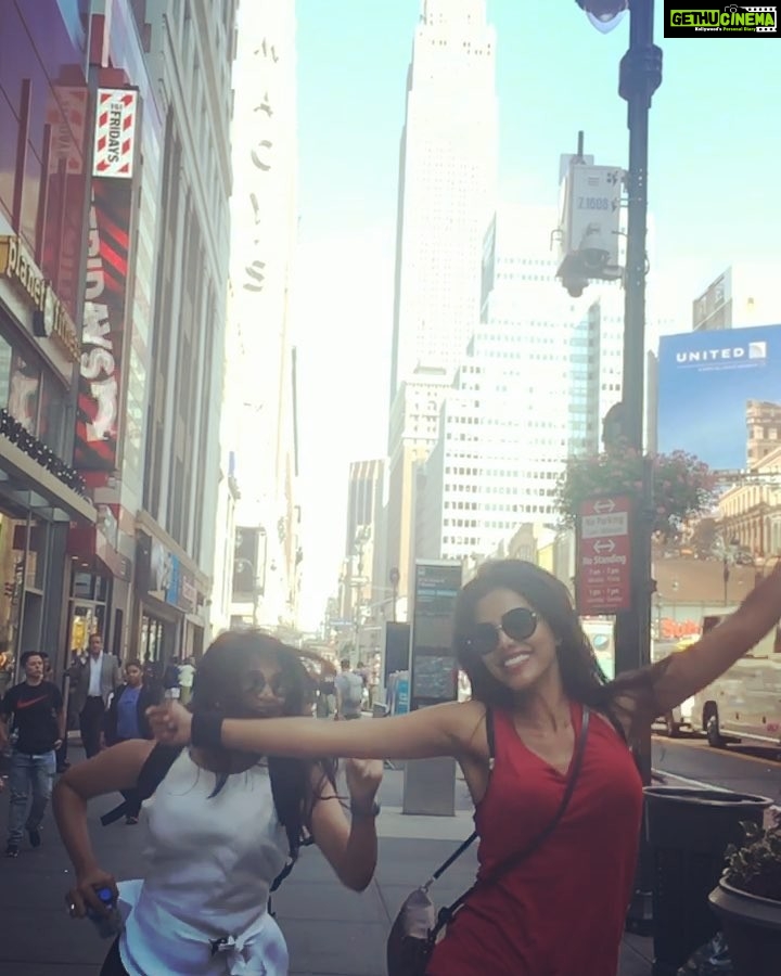 Natasha Suri Instagram - New York!!!!!! All we did today was..Shop and shop and shop!