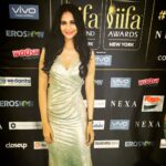 Natasha Suri Instagram - Suri sisters at IIFA 2017'! Rupali Suri #actor#host#iifaawardsnewyork Swipe right on pic.