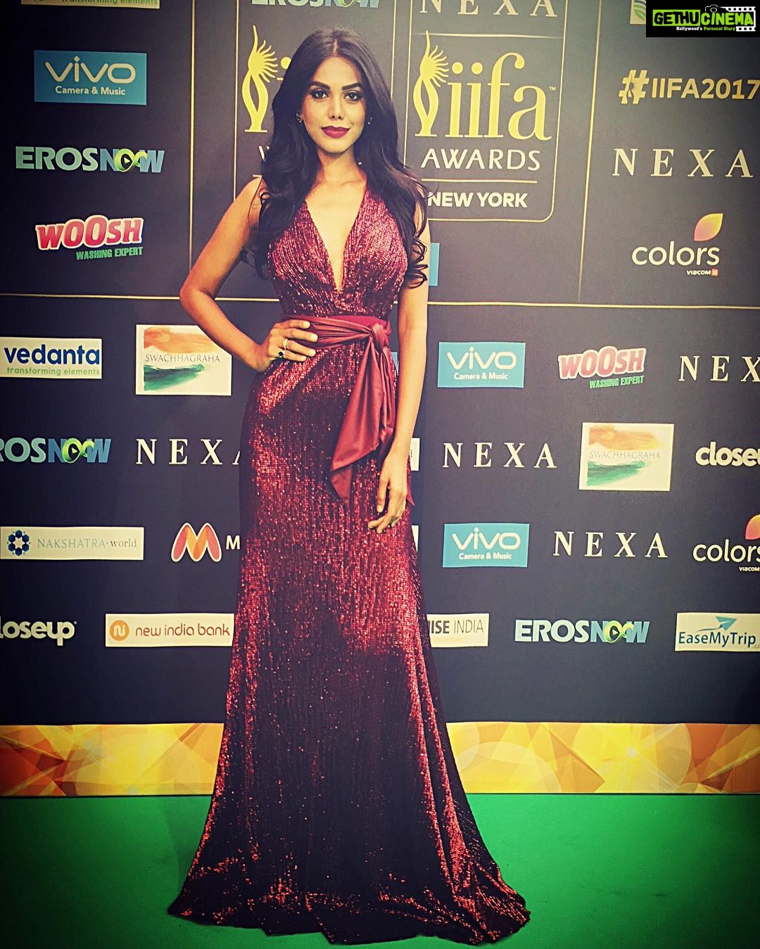 Natasha Suri Instagram - Wearing Gavin Miguel at #IIFA2017 #natashasuri