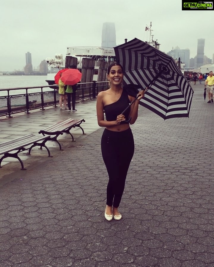 Natasha Suri Instagram - Goofing around at New York Harbour! - Gethu Cinema