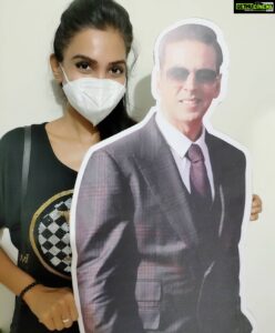 Natasha Suri Instagram - So I ve been an Akshay Kumar fan since my teenage. And I received this life-size poster cut out of him as a gift on 1st Aug 20' by my friend (who is also a massive Akshay Kumar fan) during my visit to Pune. This cut out is now happily occupying a wall in my home.🥰😎 

 Salman Khan is another fav too. An absolute large-hearted do-gooder!! ❤️

One thing that's common in both the actors is that they give back generously to society!

#NatashaSuri #AkshayKumar #SalmanKhan #Fan