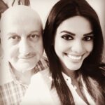 Natasha Suri Instagram - My fabulous co-actor #anupamkher ji..! #natashasuri#actor##newproject#exciting#awaiting