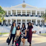Natasha Suri Instagram – #tajfalaknumapalacehyderabad#familyness#familytime# with sisters and granny!