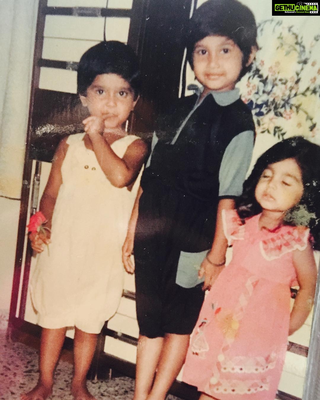 Natasha Suri Instagram - Found this childhood pic of us in Maa's maternal home in Andhrapradesh..#Surisisters#babygirls #natashasuri