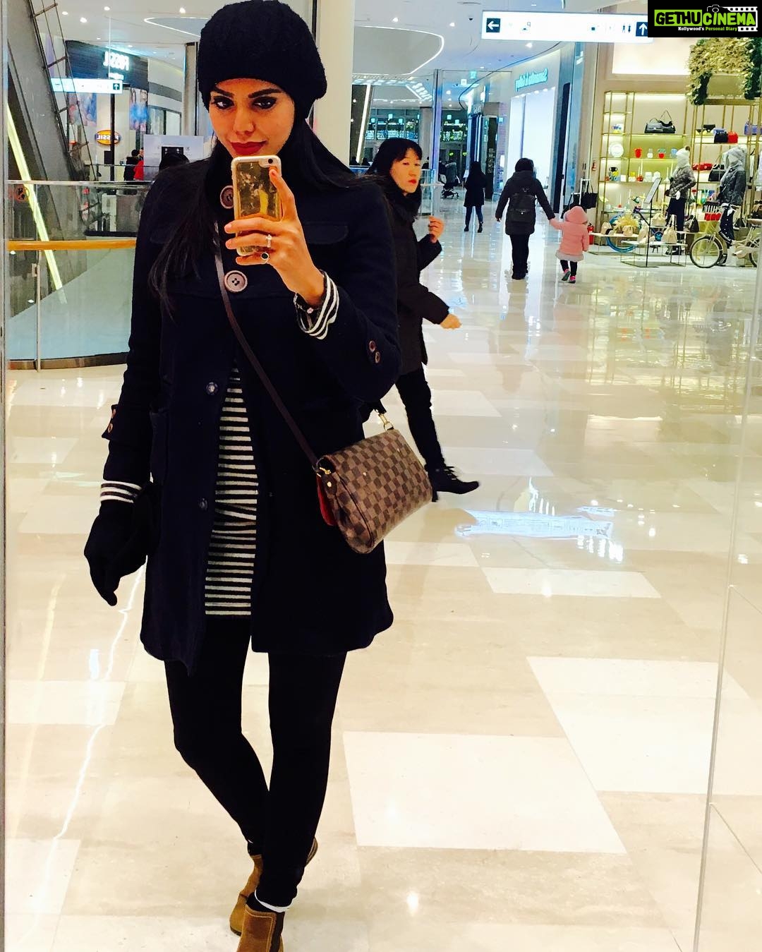 Natasha Suri Instagram - South Korea diaries! Seoul...minus 12 degrees cold! Brrrr! #natashasuri