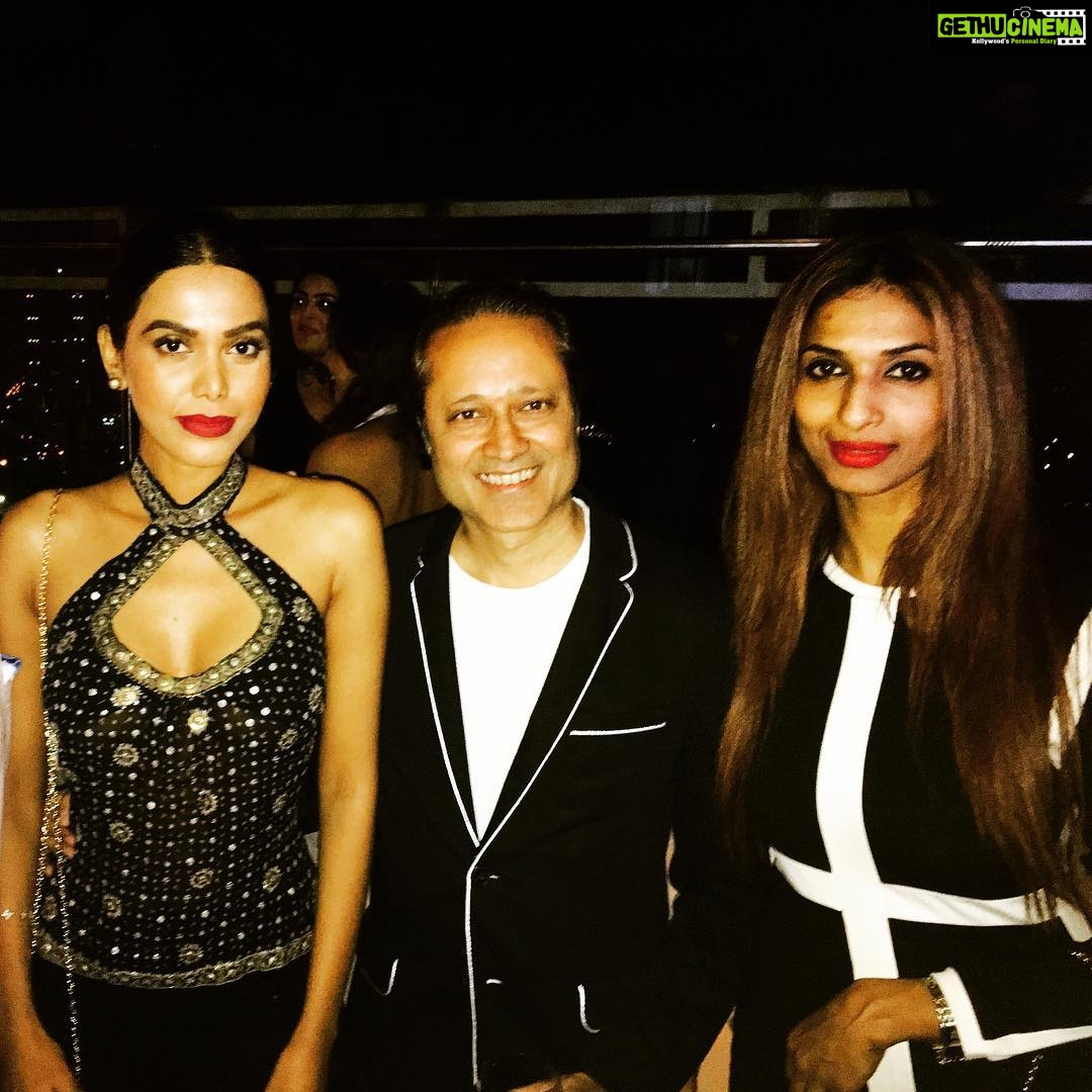 Natasha Suri Instagram - At the Miss Diva Universe calendar unveiling!#timesofindia @vineetjain12