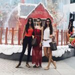 Natasha Suri Instagram - Former Miss India World..Former Miss India Tourism Rupali Suri..Former Miss India Earth Amruta Patki...! And we met up in Singapore,hung out and spent a whole day laughing!