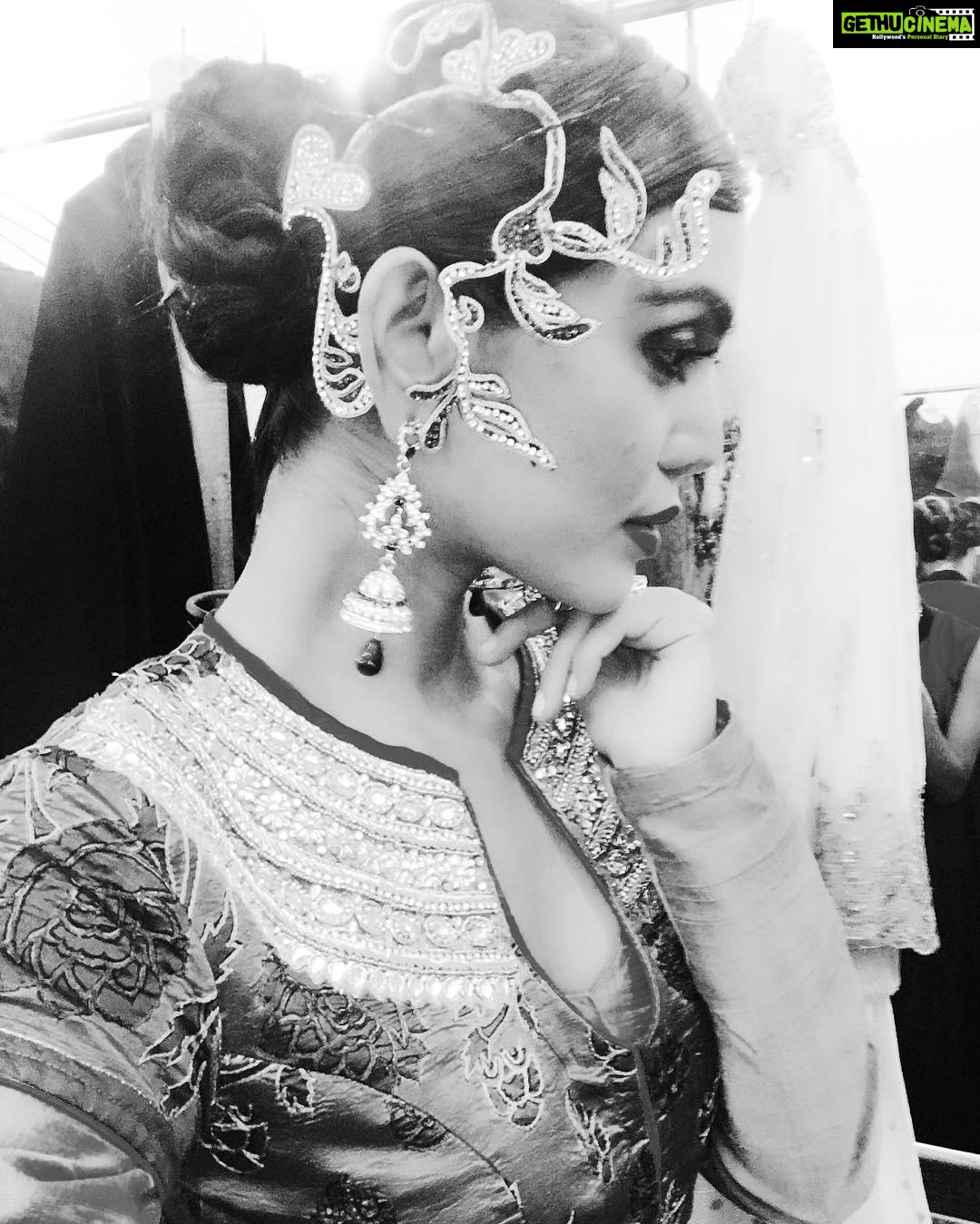 Natasha Suri Instagram - Showtime in Lucknow! Nawabi adaa!