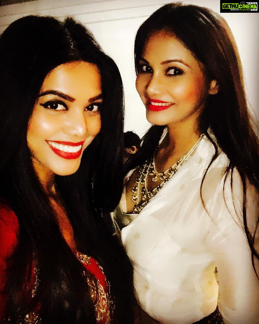 Natasha Suri Instagram - Happy Diwali 16' from the Suris